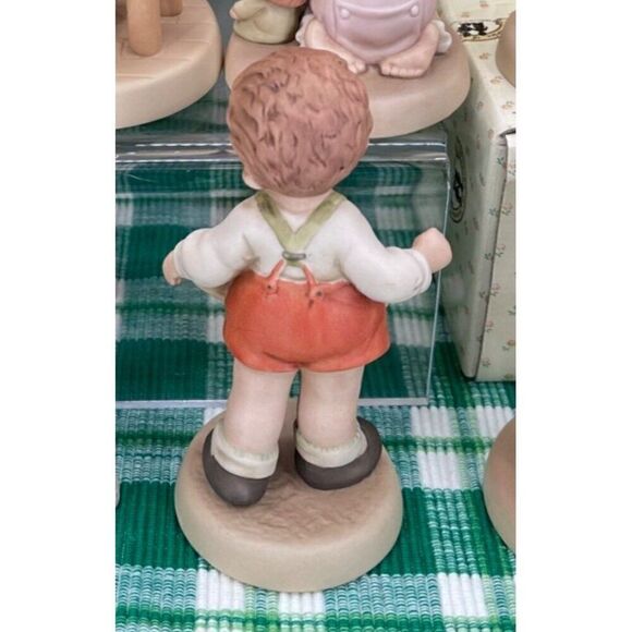 Memories of Yesterday Enesco Porcelain Figurine Boy With Empty Pockets Vintage N - Picture 7 of 8